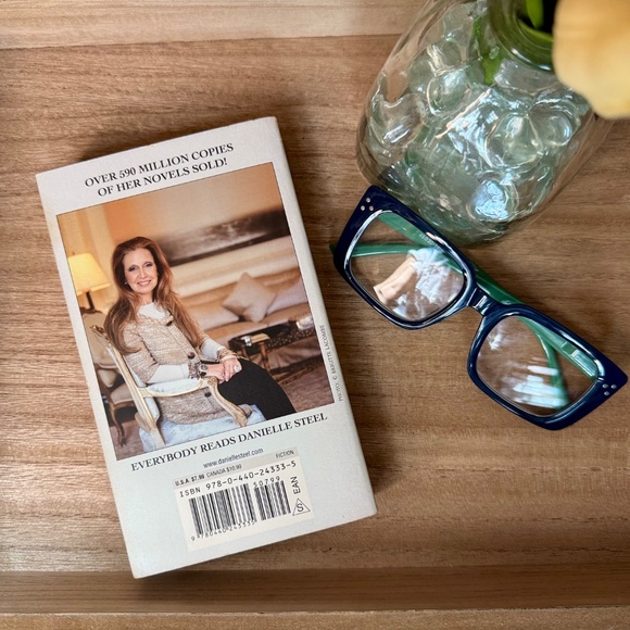 One Day at a Time by Danielle Steel | Contemporary Romance Paperback - Picture 4 of 6